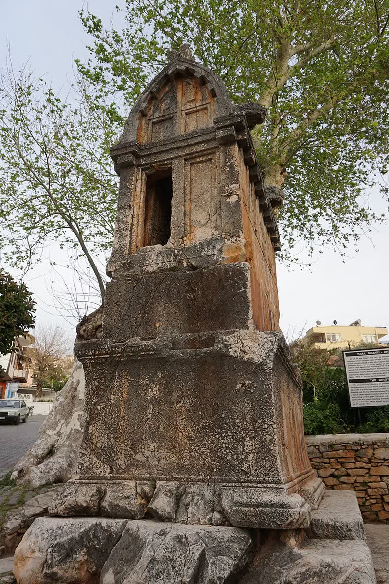 Kral Mezarı (Aslanlı Lahit) — Kaş